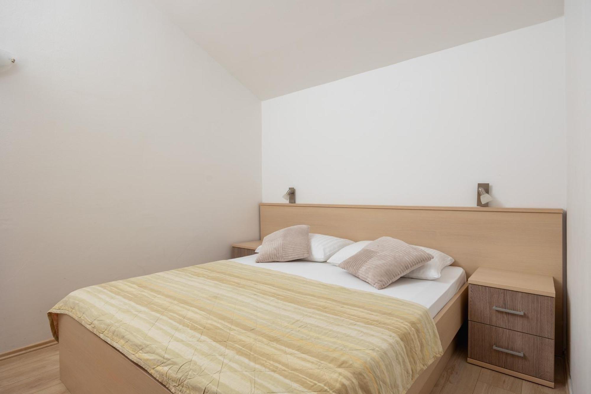 Premium Apartments - Lavica Beach Podstrana Exterior photo